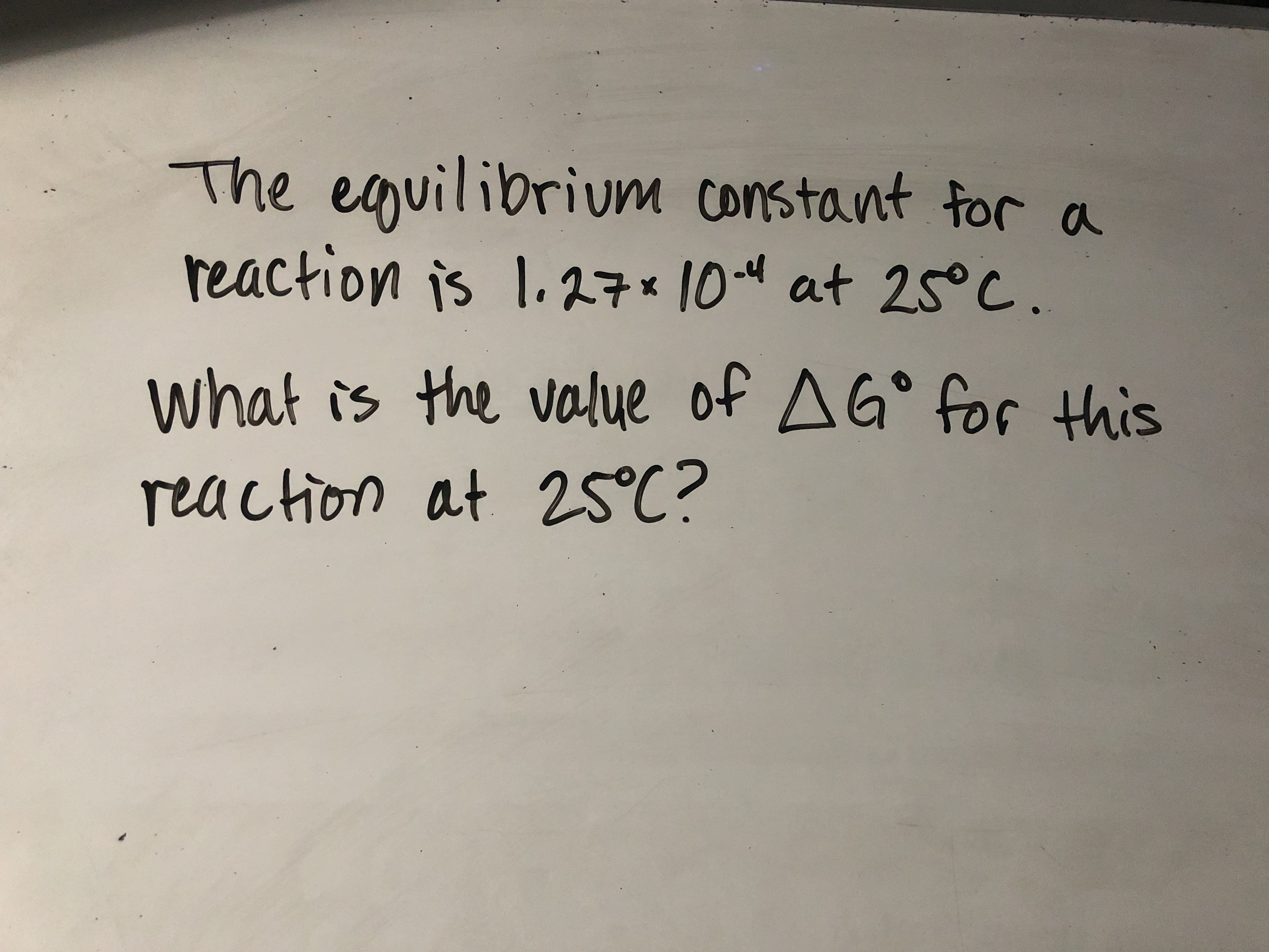 The equilibrium constant for a
reaction is 1.27*104 at 25°c.
what is the volue of AG° for this
reaction at 25°C?
